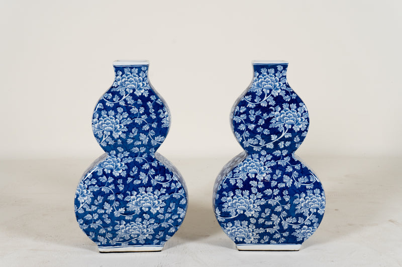 A Gourd Shape Blue & White Vase