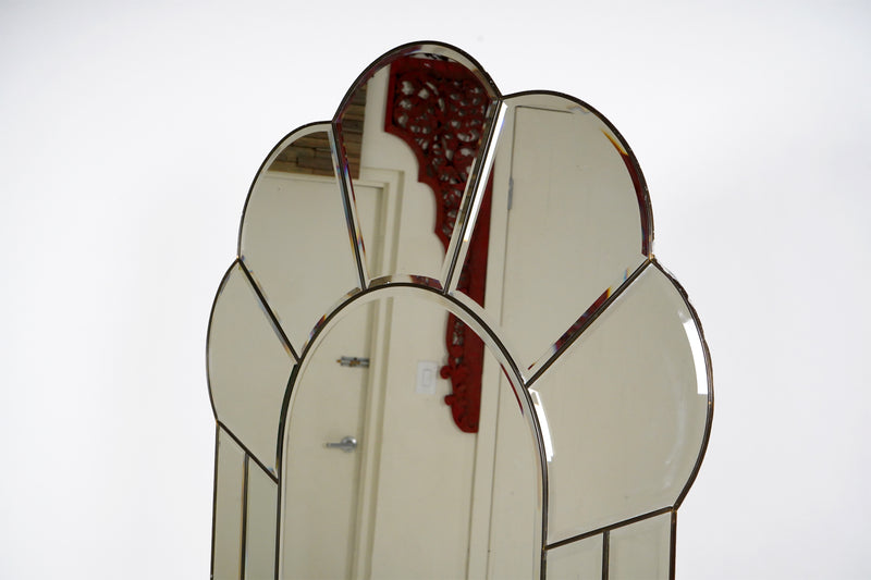 A Midcentury Tulip Shape Mirror