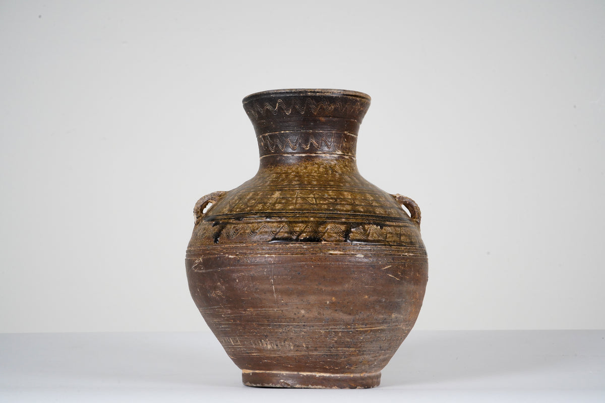 A Warrin States Dark Green Glazed Pottery Vase