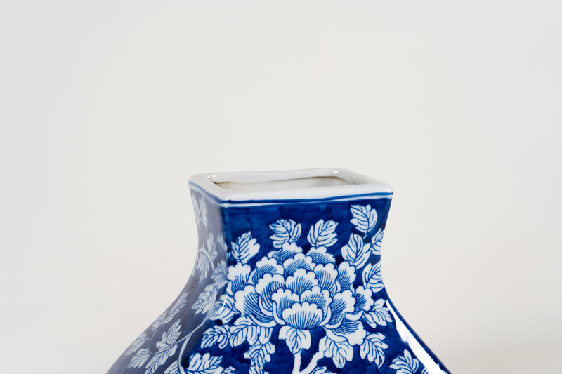 A Gourd Shape Blue & White Vase