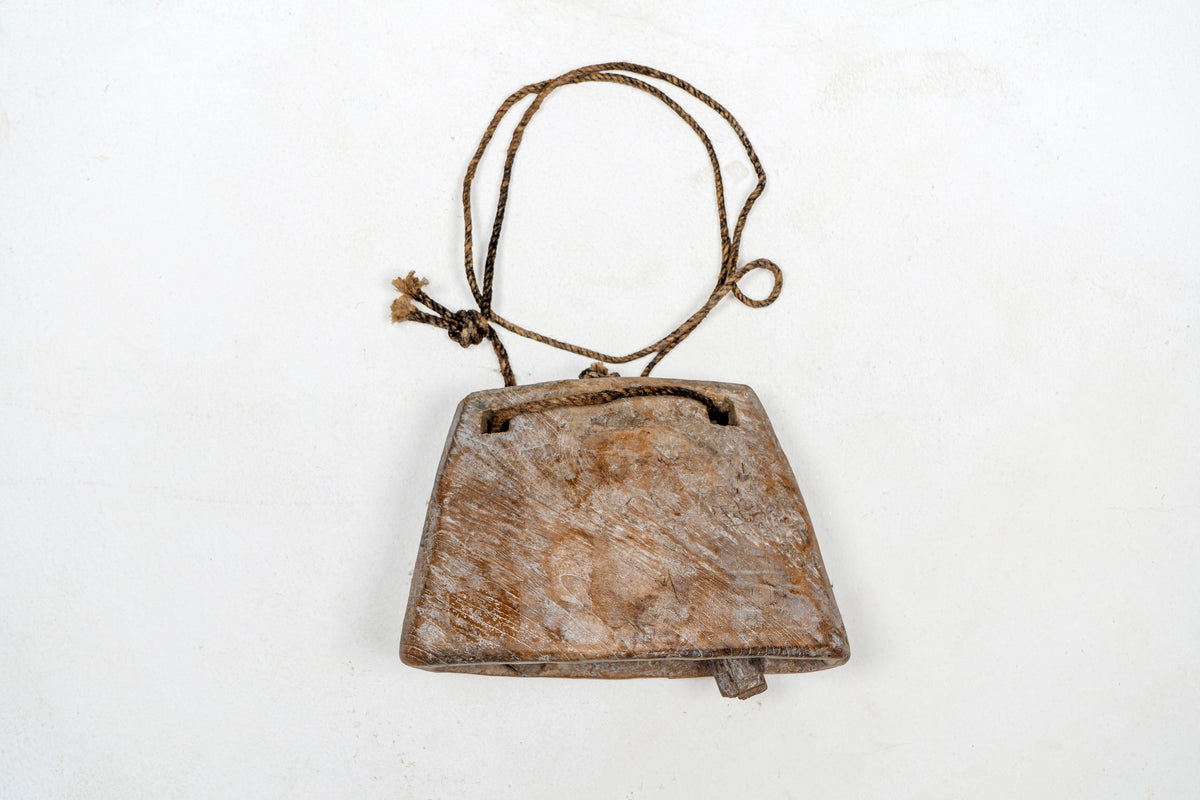 24T01022_A_Wooden_Cow_Bell_02_