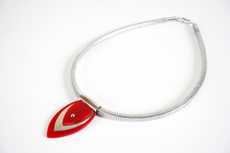 A Red Spear Art Deco Necklace