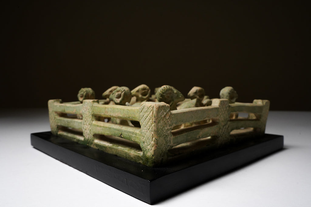 新品本物 A Han Dynasty (206BC-220AD) Glazed Sheep's Pen 小物