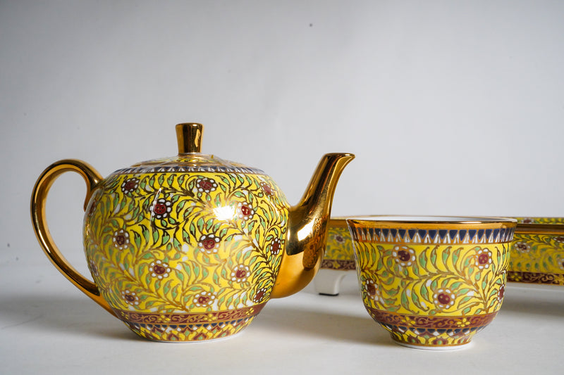 A Thai Porcelain Tea Set