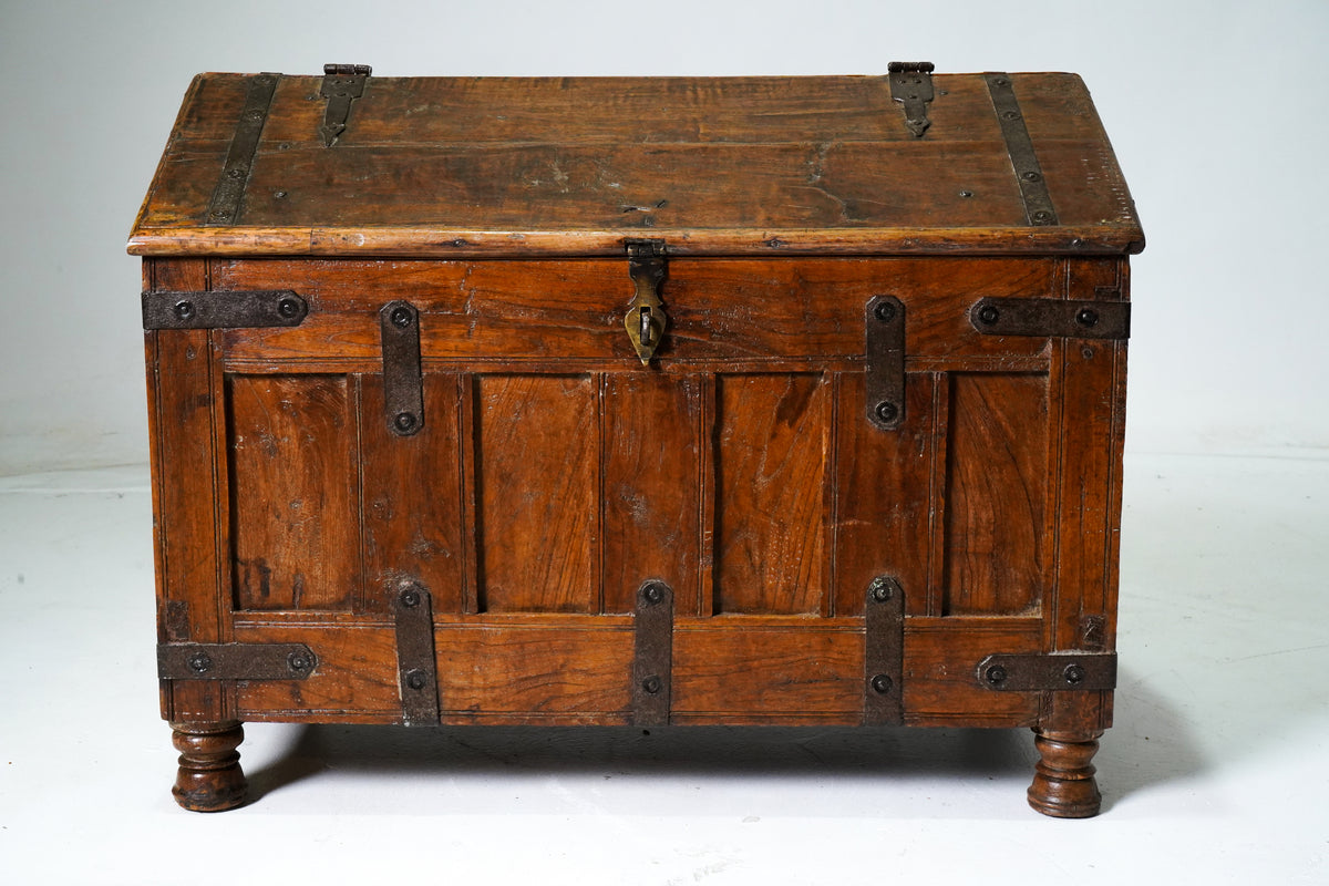 【最終値下げ】アイアンボックス　アンティーク 22T01023_A_Wooden_Strong_Box_0