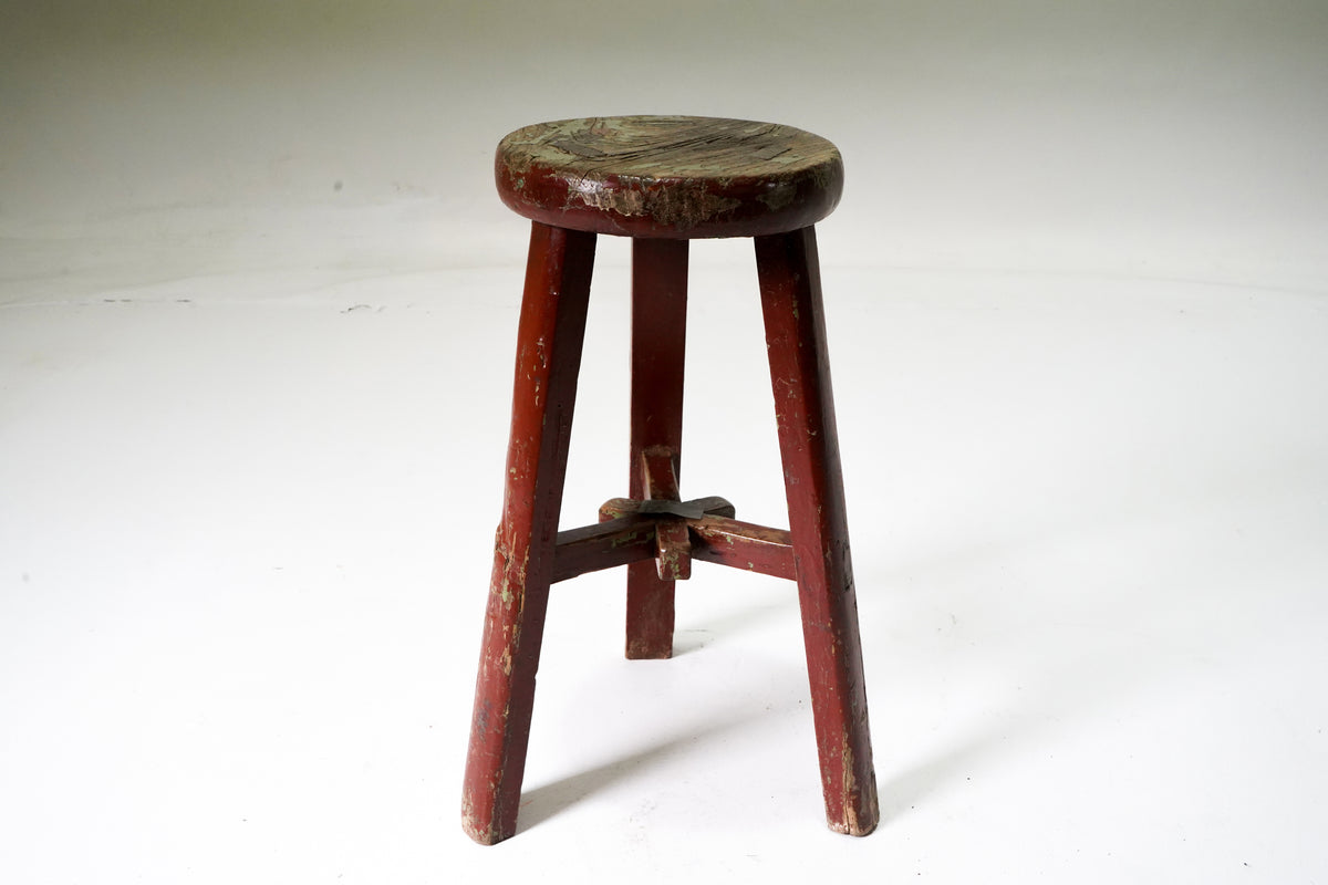 22T01050B_Wooden_Three_legged_